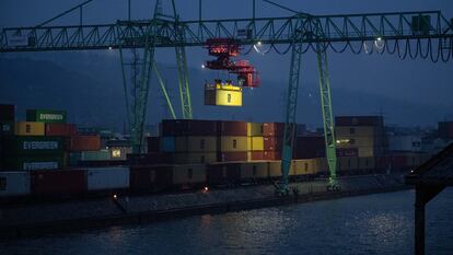 Contenedores en el puerto de Stuttgart.
