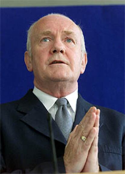 El ministro para Irlanda del Norte, John Reid, en el castillo de Hillsborough.