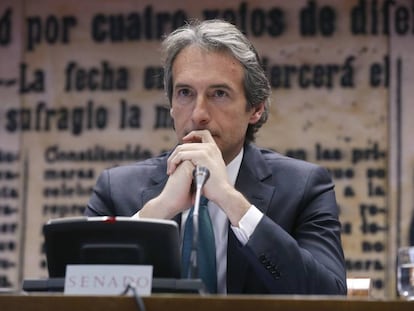 El ministro de Fomento, I&ntilde;igo de la Serna, comparece en la Comisi&oacute;n de Fomento del Senado.