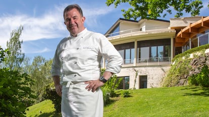 Martín Berasategui, en el jardín del restaurante de Lasarte-Oria (Gipuzkoa) que lleva su nombre.