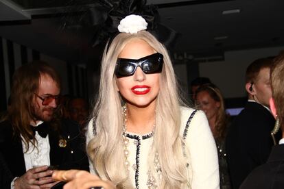 Lady Gaga inauguro en la 5a planta de Barneys NY su workshop y selección de articulos para estas navidades.