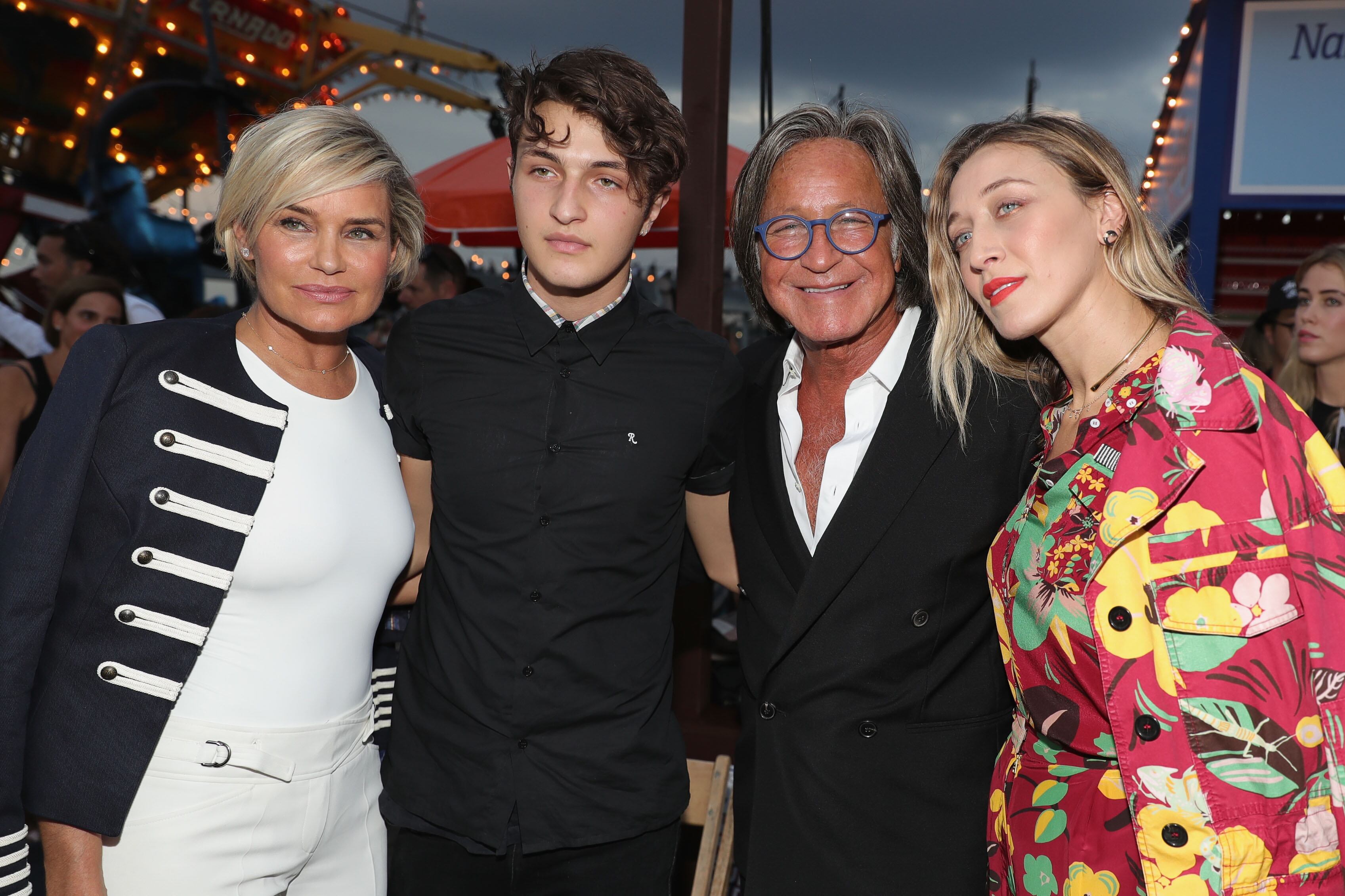 Yolanda Hadid, Anwar Hadid, Mohamed Hadid y Alana Hadid en un evento celebrado en Nueva York en mayo de 2016.