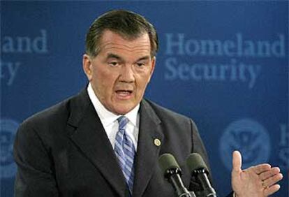 El secretario de Seguridad Nacional, Tom Ridge, durante la rueda de prensa.