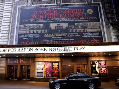 Fachada del Shubert Theater de Nueva York, donde se representaba 'Matar a un ruiseñor', ya cerrado, en una imagen del 12 de marzo.