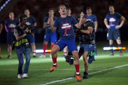 Griezmann, durante la celebración del Atlético por la consecución de la Supercopa de Europa.