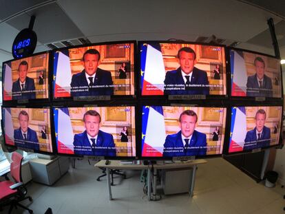 El presidente francés Emmanuel Macron en un mensaje televisado.