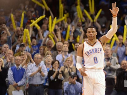 Westbrook celebra seu 41º triplo-duplo