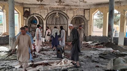 Interior da mesquita onde ocorreu o atentado desta sexta-feira.