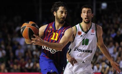 Navarro trata de irse de Ukic.