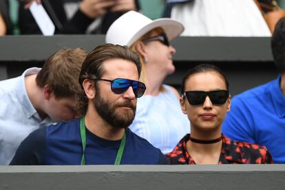 Bradley Cooper e Irina Shayk fueron una de las parejas que demostraron su amor en las gradas de Wimbledon.