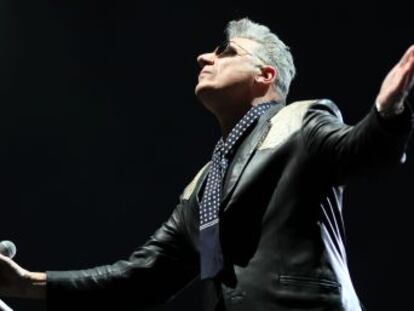 El músico cierra por todo lo alto con su  rock and roll  imponente su gira ante 17.000 personas en el WiZink Center de Madrid