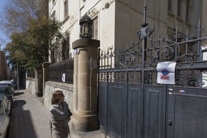 Fachada de la calle Avenir de la finca Muñoz Ramonet donde iba a construirse la biblioteca.