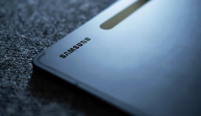 Imagen de la trasera de un tablet Samsung Galaxy Tab