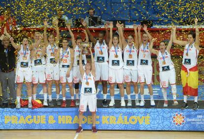 Las jugadoras españolas celebran el oro