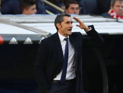 Ernesto Valverde, durant el clàssic al Bernabéu.