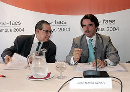 José María Aznar y Juan Velarde, en la inauguración del campus de la Fundación FAES.
