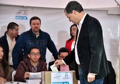 Sergio Jaramillo, Alto Comisionado para la Paz, vota en el refer&eacute;ndum.