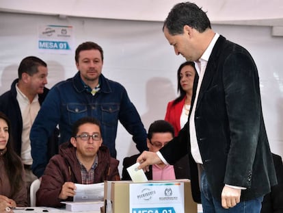 Sergio Jaramillo, Alto Comisionado para la Paz, vota en el refer&eacute;ndum.