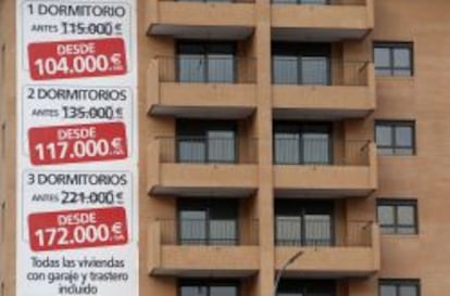 Viviendas en venta en un edificio de viviendas en Valencia. EFE/Archivo