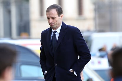 El entrenador de la Juventus Massimiliano Allegri, a su llegada al funeral.