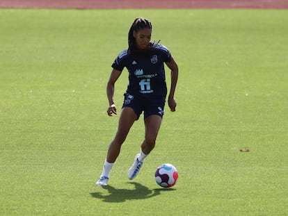 Salma Paralluelo durante un entrenamiento de la selección española en la Ciudad Deportiva de la Rozas la semana pasada.