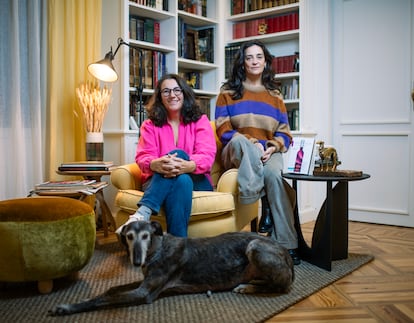 Las editoras De Conatus, Beatriz González (izq) y Silvia Bardelás.