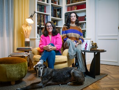 Las editoras De Conatus, Beatriz González (izq) y Silvia Bardelás.