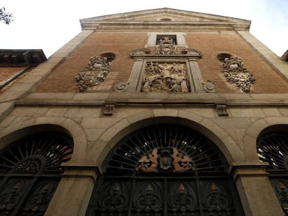 Fachada de la iglesia del convento de las Trinitarias Descalzas en la calle Lope de Vega, Madrid, bajo cuyo suelo se buscan los restos de Miguel de Cervantes