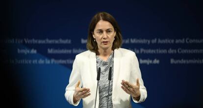 La ministra de Justicia alemana, Katarina Barley, este lunes durante una rueda de prensa en Berlín.