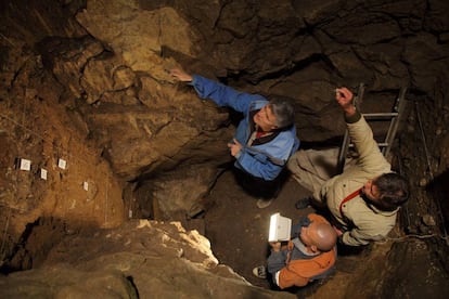 La cueva de Denisova donde se encontraron los restos de la joven híbrida.