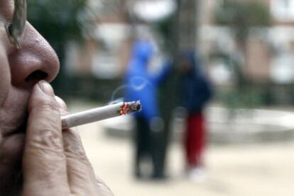 Con la nueva ley solo se podrá fumar en lugares compartidos al aire libre.
