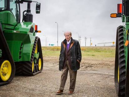 Jim Pattison m uma concessionária de sua empresa em Moosomin.