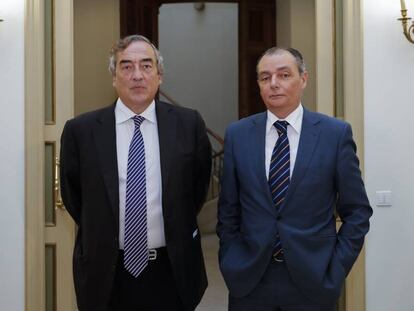 El presidente de la CEOE, Juan Rosell (a la izquierda), con el presidente de la CEV, Salvador Navarro. 