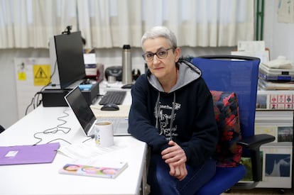 Marta Macho, en su despacho en la facultad de Ciencia y Tecnología de la Universidad del País Vasco (UPV/EHU).
