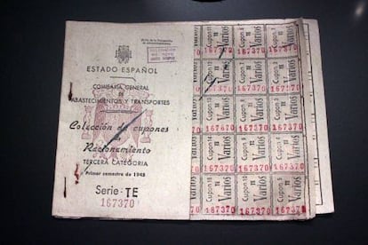 Una cartilla de racionamiento del año 1945