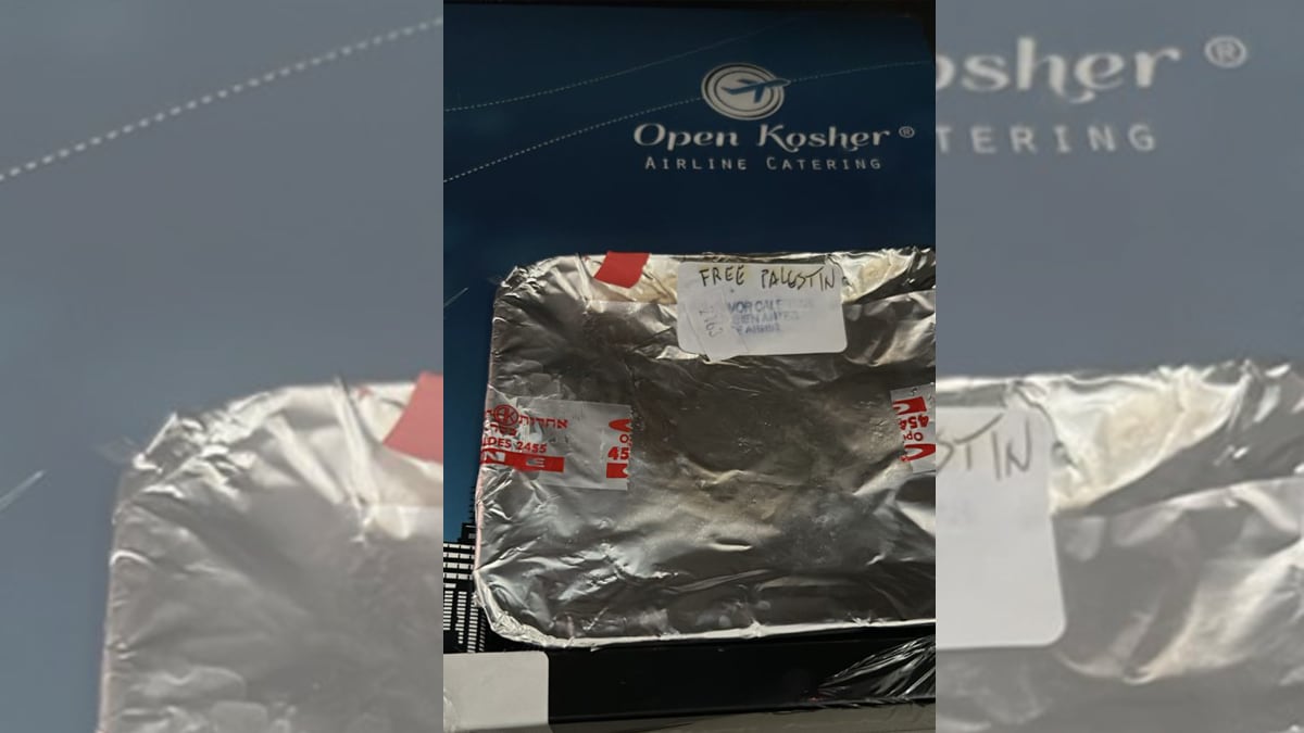 Iberia investiga las pegatinas de ‘Free Palestine’ en el menú Kosher entregado a pasajeros judíos en un vuelo Buenos Aires-Madrid