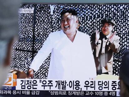 Kim Jong Un em um programa informativo de televisão.