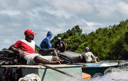 La pesca es una de las actividades principales para los habitantes del principal puerto del país.