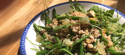 Beans, rice, arugula and light