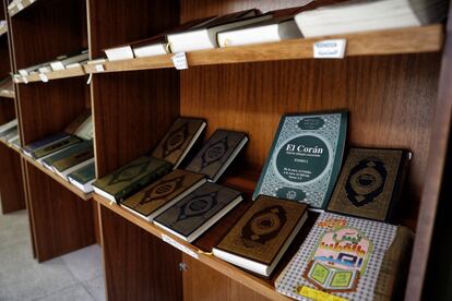 La biblioteca del Centro de Cultural Islmic posee volmenes sobre islam, historia de Espa?a, literatura andalus y clsicos de la literatura universal.