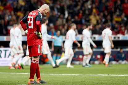 El portero de la selección argentina Caballero tras encajar uno de los goles ante España.