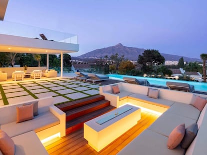 Villa Vida, en Marbella, cuesta 3.695.000 euros y Pacaso vende cada participación por 632.379 euros.