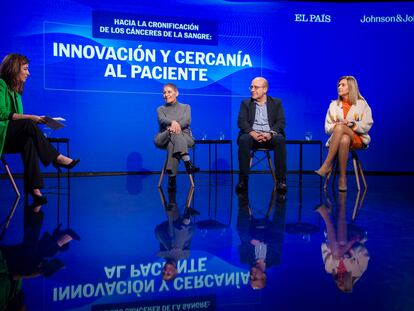 De izquierda a derecha, Marta González Novo, presentadora del coloquio, Begoña Barragán, presidenta del grupo español de Pacientes con Cáncer (GEPAC), José Ángel Hernández, jefe de Sección de Hematología en Hospital Universitario Infanta Leonor y María Victoria Mateos, presidenta de la Sociedad Española de Hematología y Hemoterapia (SEHH).