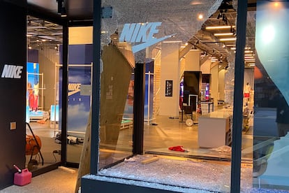 Imagen de una tienda de Nike en Chicago tras un saqueo el pasado 31 de mayo.