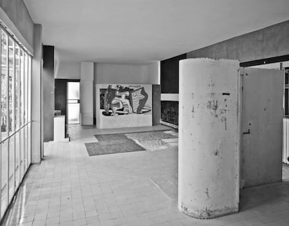 El interior de la casa, en el momento en el que se descubrió el mural de Le Corbusier durante la restauración.