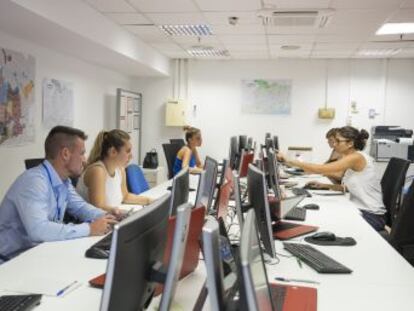 Barcelona contrata a 40 personas para buscar apartamentos de uso turístico y poder y sancionarlos