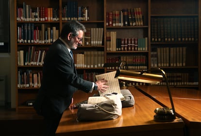 Álvaro Torrente looks at scores at the National Library of Spain.