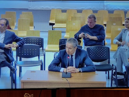 Captura de la señal institucional del expresident de la Generalitat y exministro Eduardo Zaplana, durante su declaración.