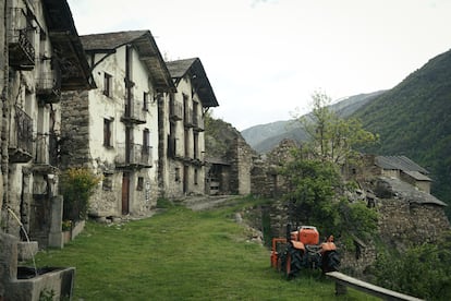 Vista de Àrreu cuando fue trasladado unos metros más abajo por los supervivientes de la avalancha de 1803.
