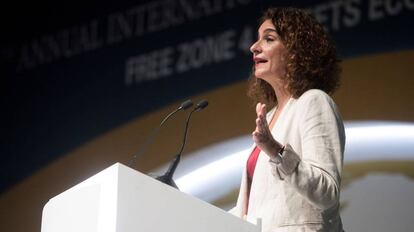 La ministra de Hacienda, María Jesús Montero, habla durante la inauguración en Barcelona de la quinta edición del Congreso Mundial de las Zonas Francas.